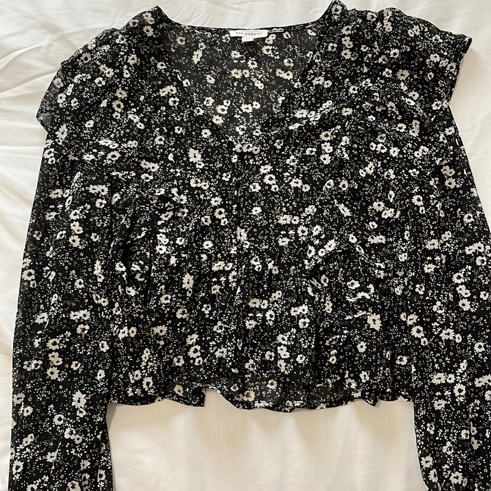 Floral buttoned blouse with ruffles